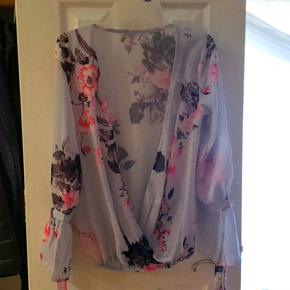 Cute top brand new never worn without tags